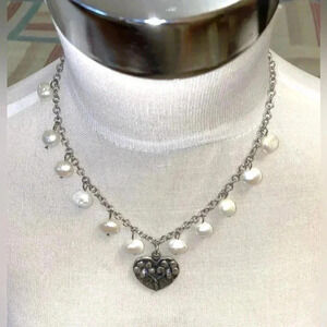 Vintage (90’s) Avgad signed  necklace with a natural pearls